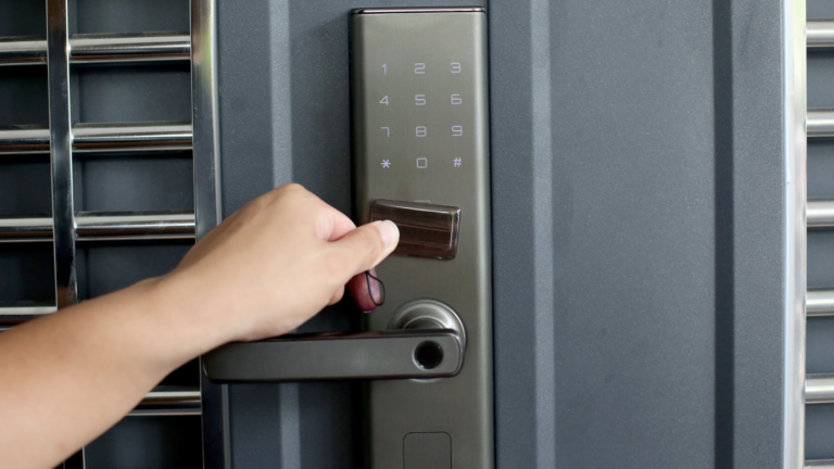 Lock Change Commercial in East Hartford, CT: Our Services